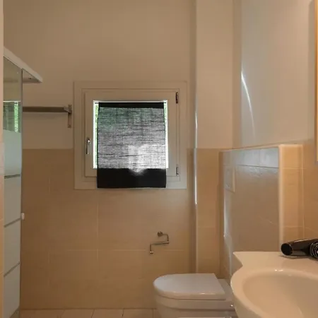 Elegant Ea Bianca 2 Bedroom Sleeps 6 Extra Bed Available N0715n *