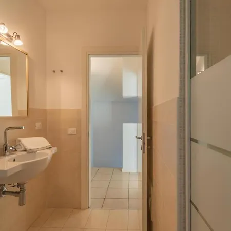 Elegant Ea Bianca 2 Bedroom Sleeps 6 Extra Bed Available N0715n