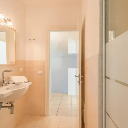 Elegant Ea Bianca 2 Bedroom Sleeps 6 Extra Bed Available No0715 아파트 *